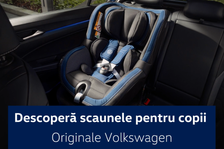 Scaun auto pentru copil montat în interiorul mașinii, sigur și confortabil